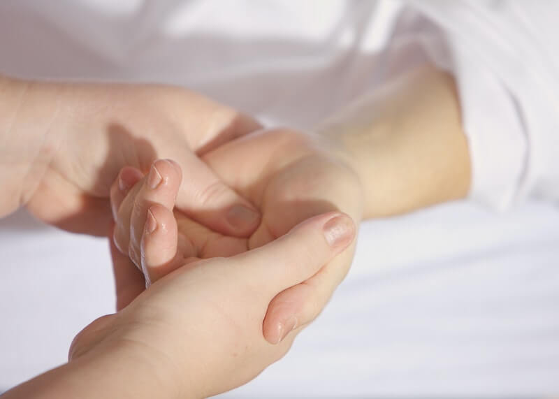 Masaż dłoni. Refleksologia