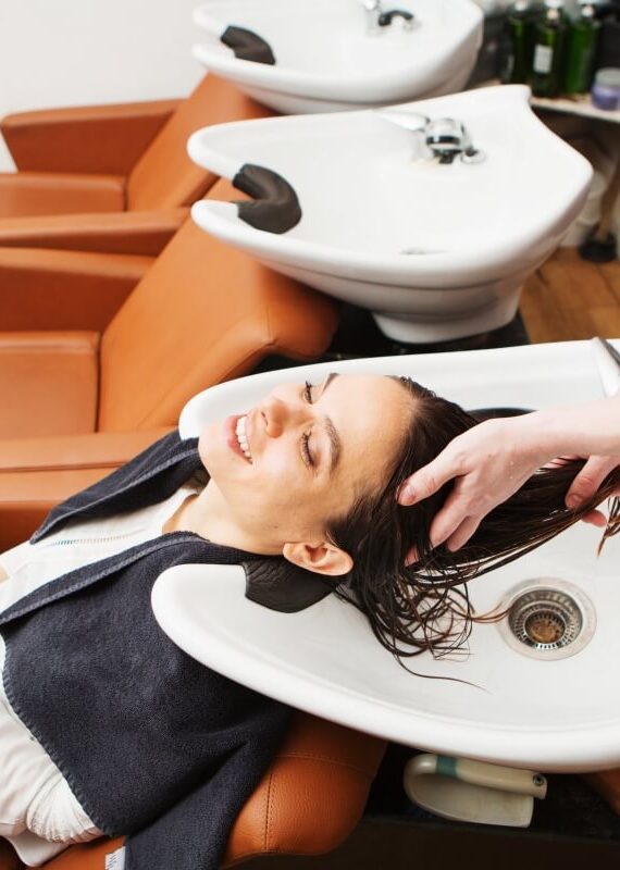 Jak wygląda podłączenie myjni fryzjerskiej?