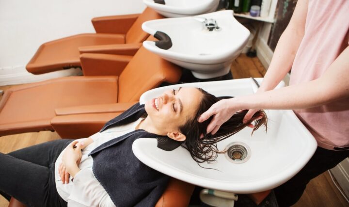 Jak wygląda podłączenie myjni fryzjerskiej?