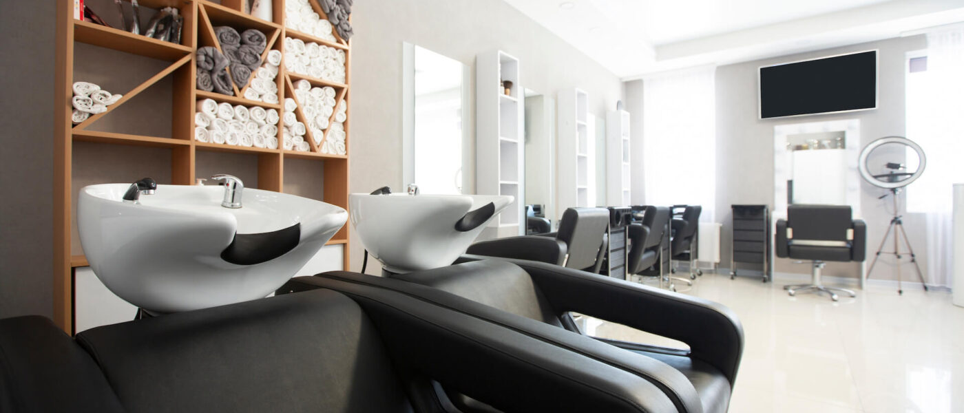 Jak urządzić mały salon fryzjerski? Poradnik